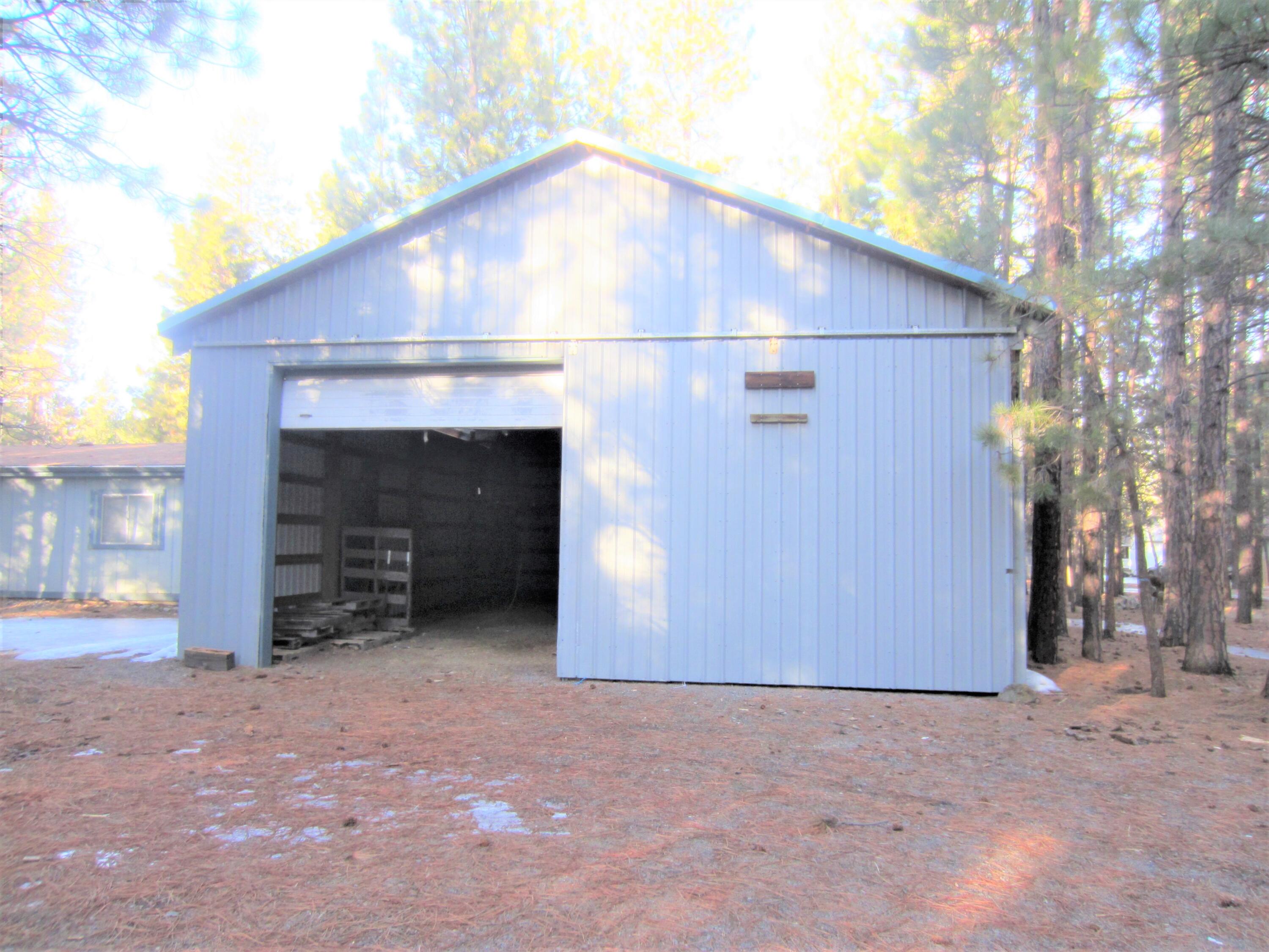 14652 Bluegrass Loop Sisters, OR 97759 - Photo 19 of 31 1536 sq foot metal shop