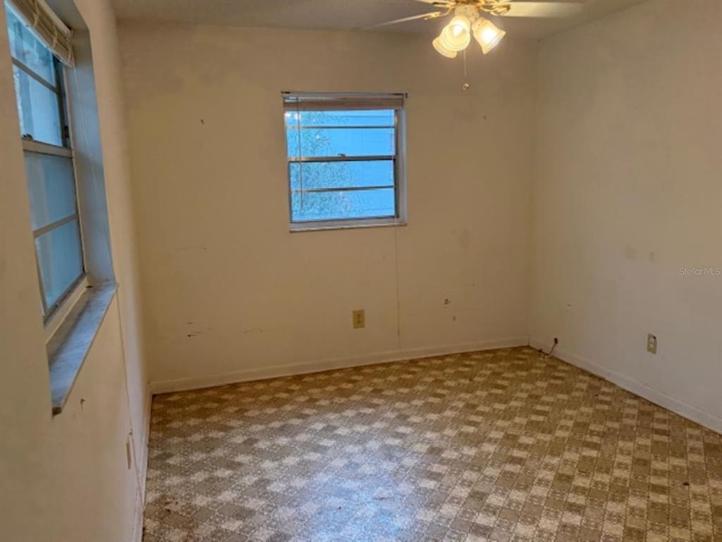 5737 Southeast Babb Road Belleview, FL 34420 - Photo 8 of 11 a view of an empty room