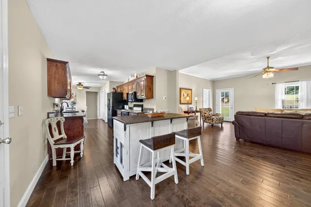 $480,000 | 102 Arrowood Drive, Cottontown, TN 37048