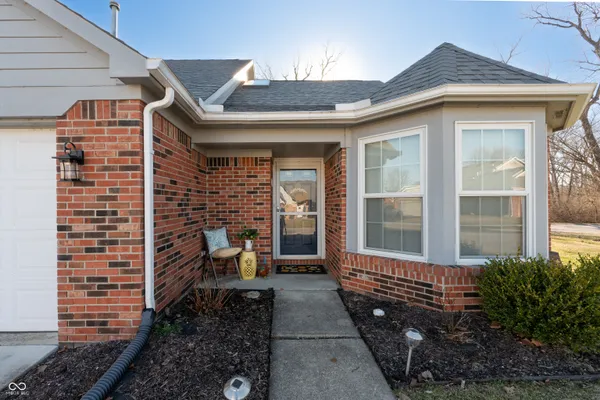 $290,000 | 5834 Cross Bridge Circle, Plainfield, IN 46168