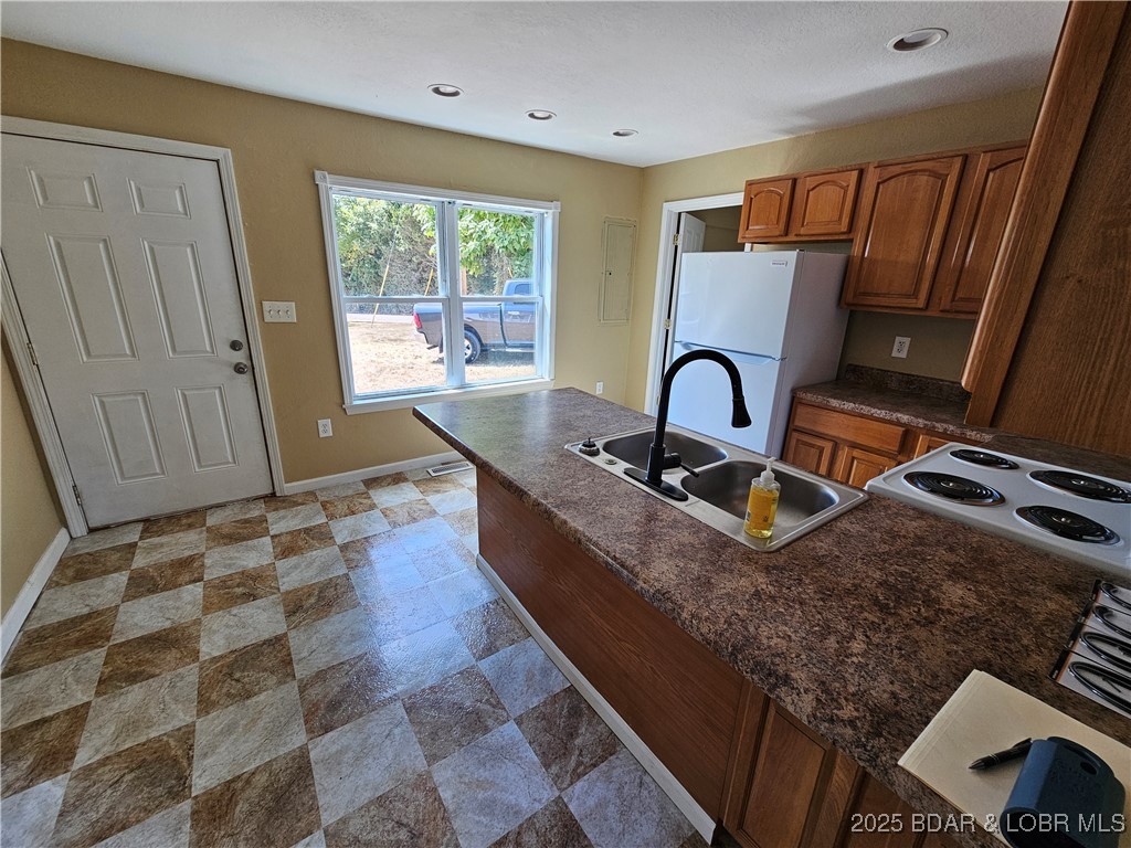 5560 Upper Prairie Hollow Road Macks Creek, MO 65786 - Photo 2 of 18 Kitchen w/eat at bar area
