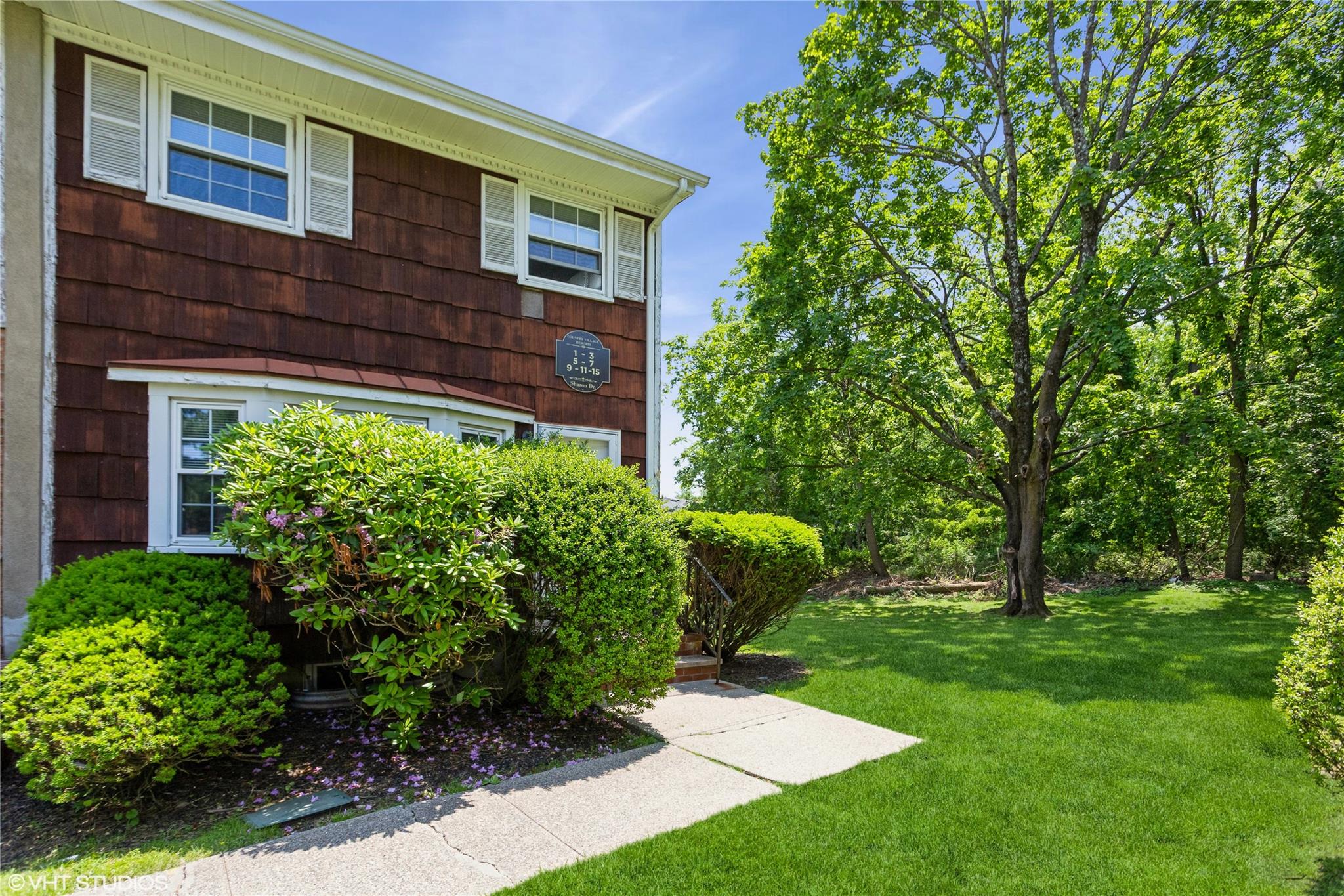 15 Sharon Drive Spring Valley, NY 10977 - Photo 3 of 24 View of green lawn