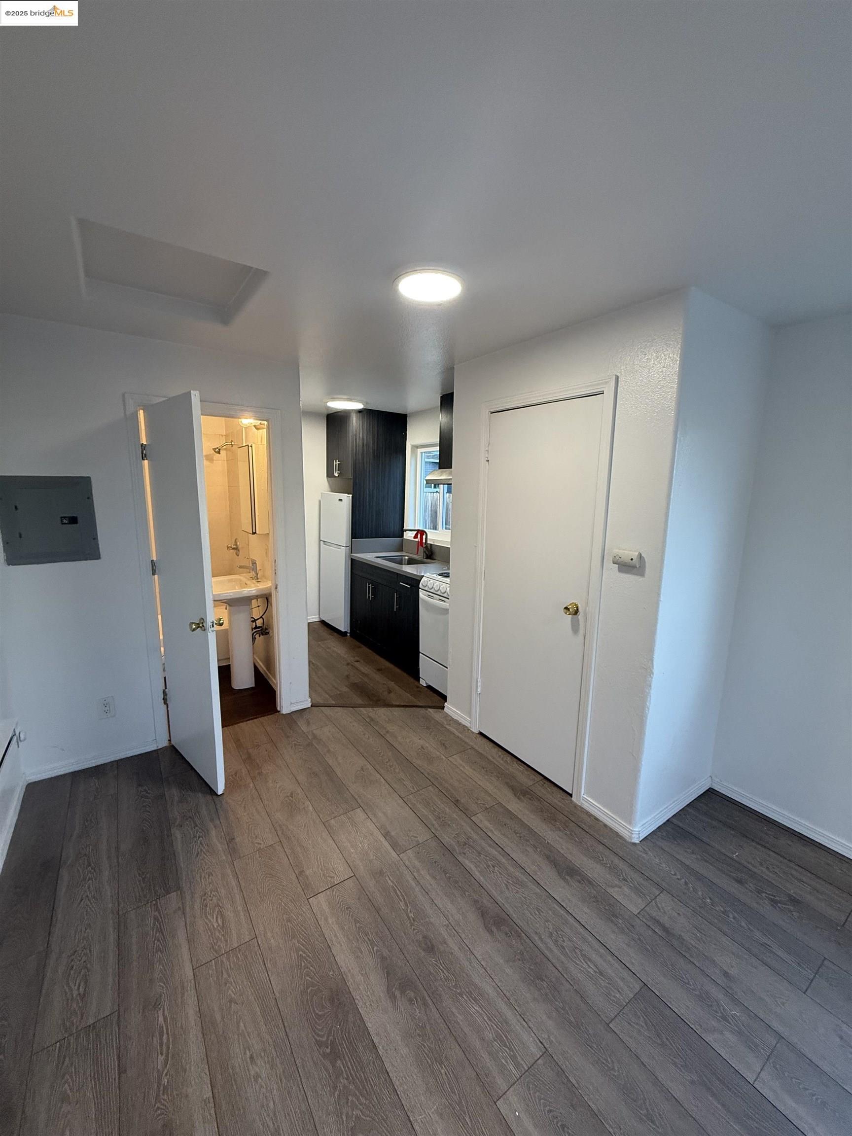 2638 75th Avenue, Unit 1 Oakland, CA 94605 - Photo 2 of 6