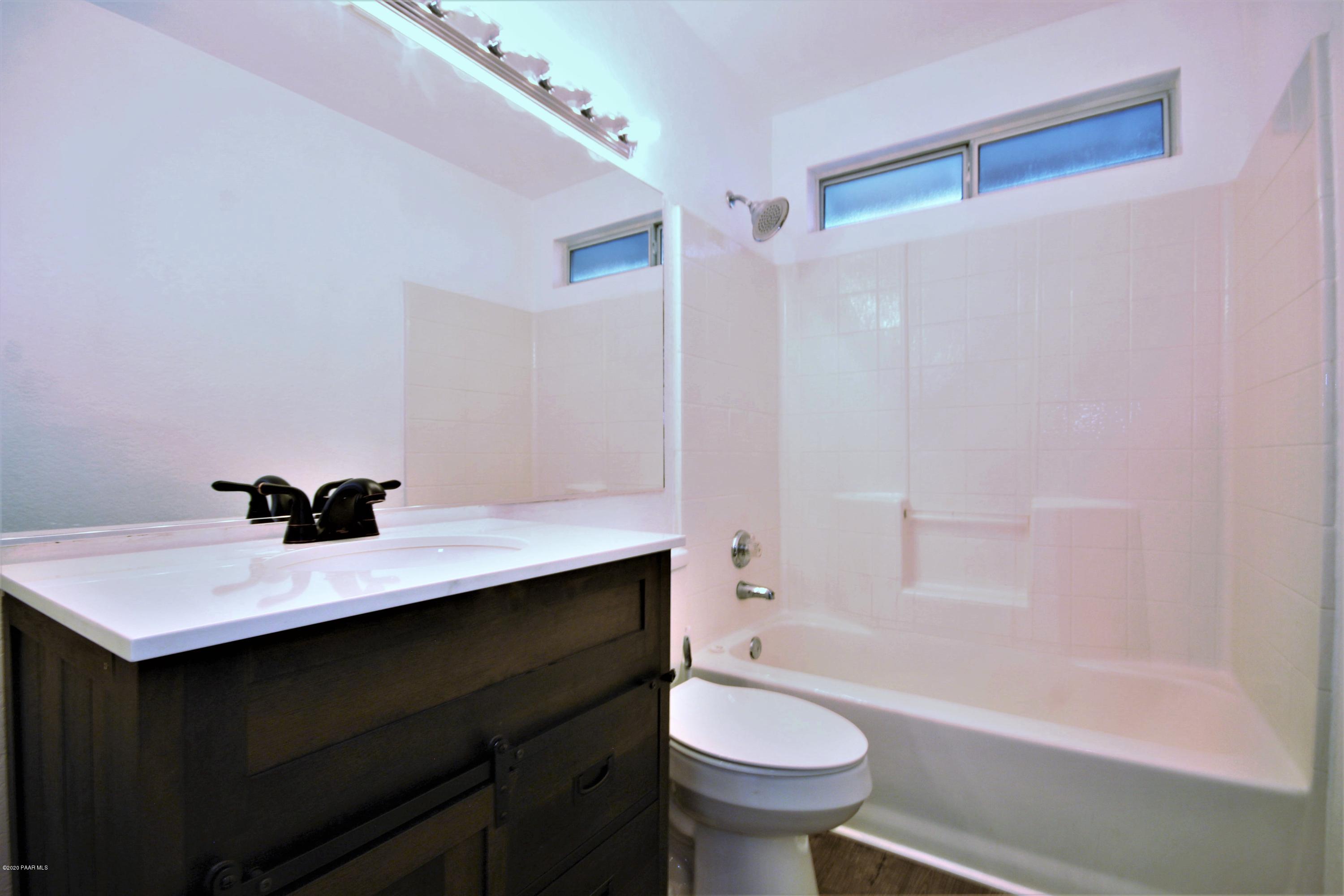 3070 Smokey Road, Unit D17 Prescott, AZ 86301 - Photo 14 of 19 14- Guest Bath