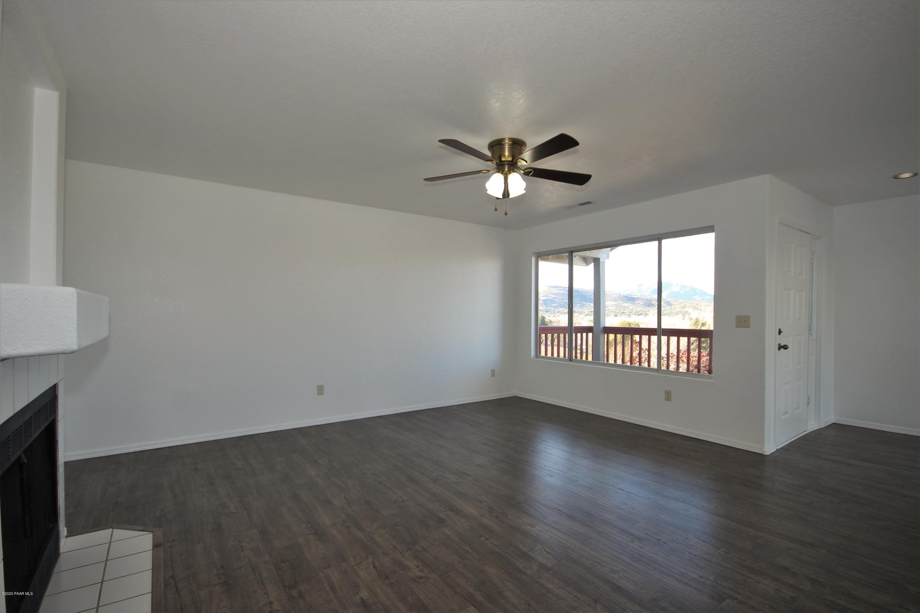 3070 Smokey Road, Unit D17 Prescott, AZ 86301 - Photo 3 of 19 3- Living Room