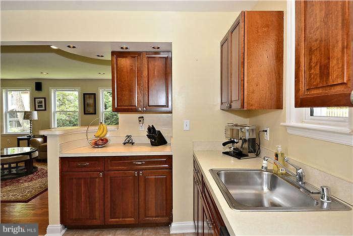 5314 Yorktown Road Bethesda, MD 20816 - Photo 8 of 20 Kitchen