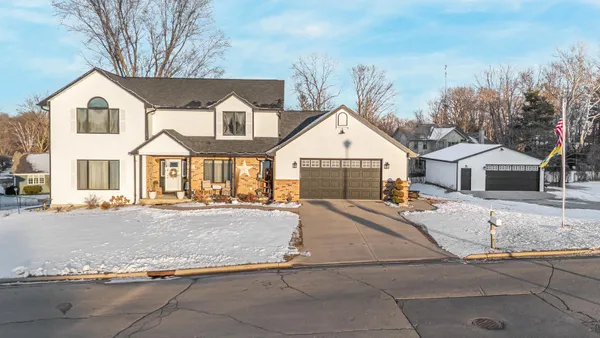 $519,900 | 1836 Oshkosh Street, New London, WI 54961