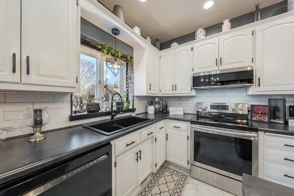 $519,900 | 1836 Oshkosh Street, New London, WI 54961