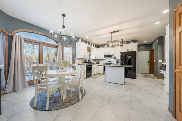 $519,900 | 1836 Oshkosh Street, New London, WI 54961