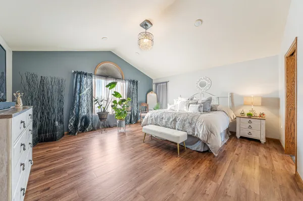 $519,900 | 1836 Oshkosh Street, New London, WI 54961