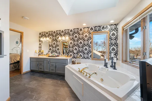 $519,900 | 1836 Oshkosh Street, New London, WI 54961