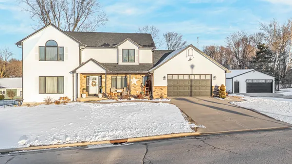 $519,900 | 1836 Oshkosh Street, New London, WI 54961