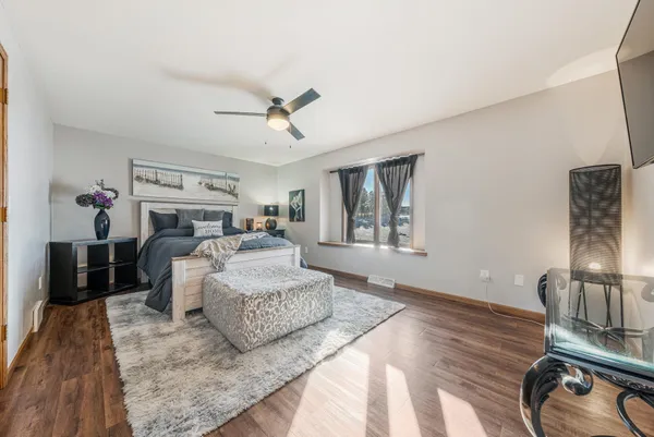 $519,900 | 1836 Oshkosh Street, New London, WI 54961