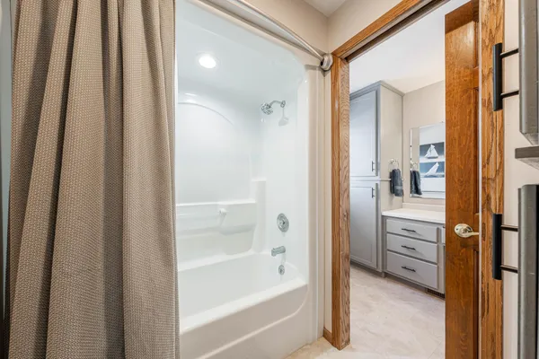 $519,900 | 1836 Oshkosh Street, New London, WI 54961