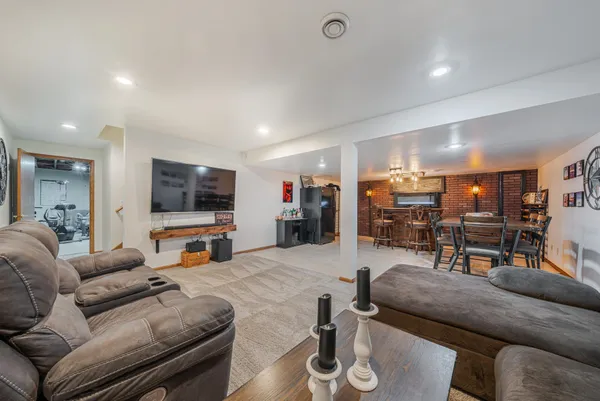 $519,900 | 1836 Oshkosh Street, New London, WI 54961