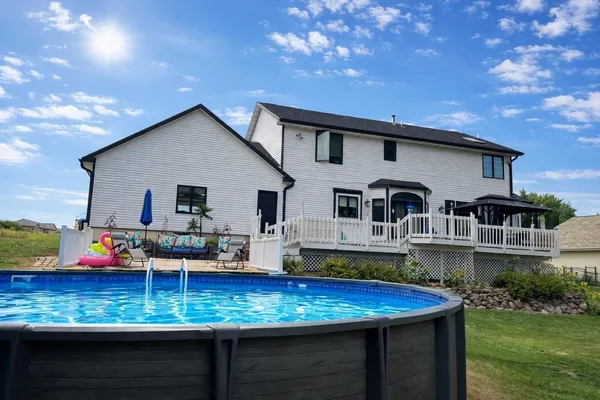 $519,900 | 1836 Oshkosh Street, New London, WI 54961