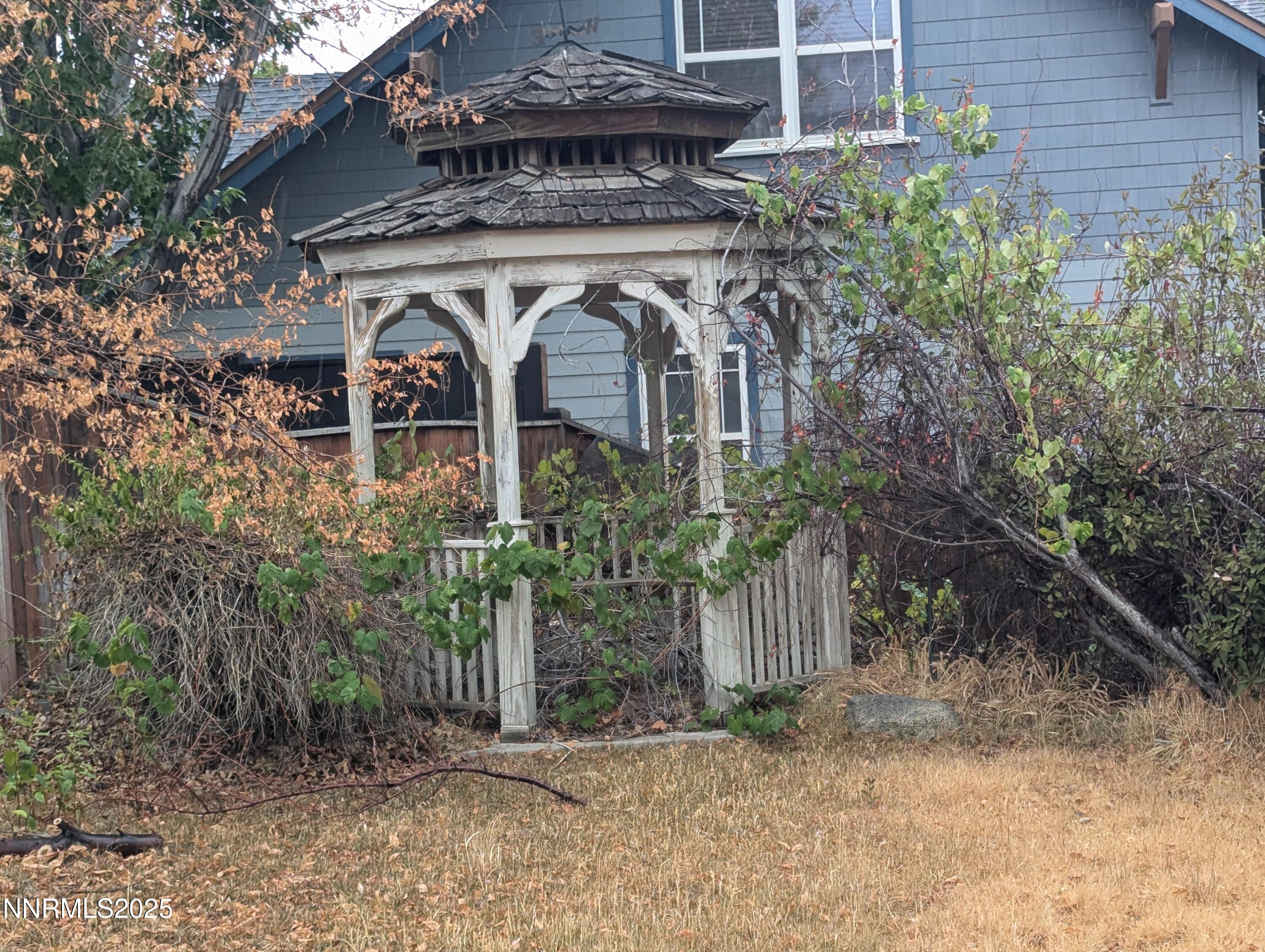 1248 Pleasantview Drive Gardnerville, NV 89460 - Photo 2 of 5 a front view of a house with plants