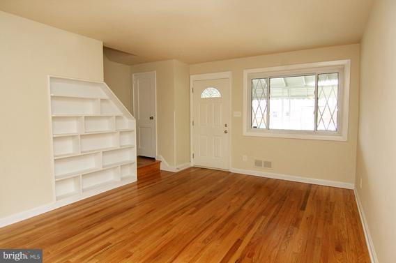 1000 Stamford Road Baltimore, MD 21229 - Photo 18 of 20 Living Room 3