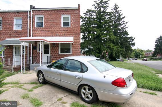 1000 Stamford Road Baltimore, MD 21229 - Photo 19 of 20 Rear Parking pad
