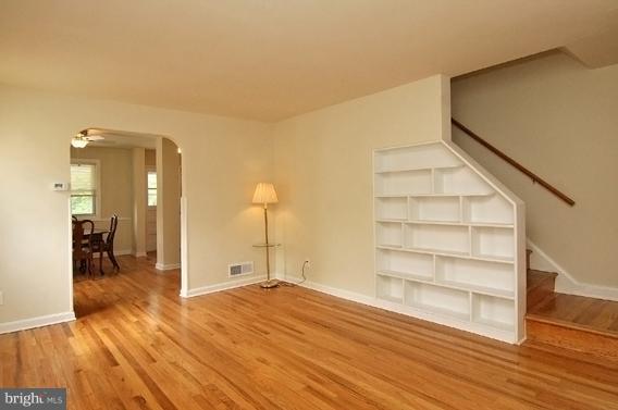 1000 Stamford Road Baltimore, MD 21229 - Photo 5 of 20 Living Room 2