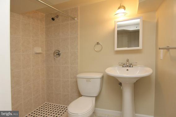 1000 Stamford Road Baltimore, MD 21229 - Photo 8 of 20 Basement lower level bath