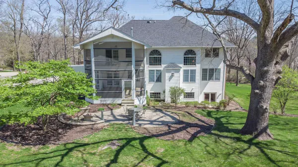$600,000 | 1687 Barberry Circle, Freeport, IL 61032