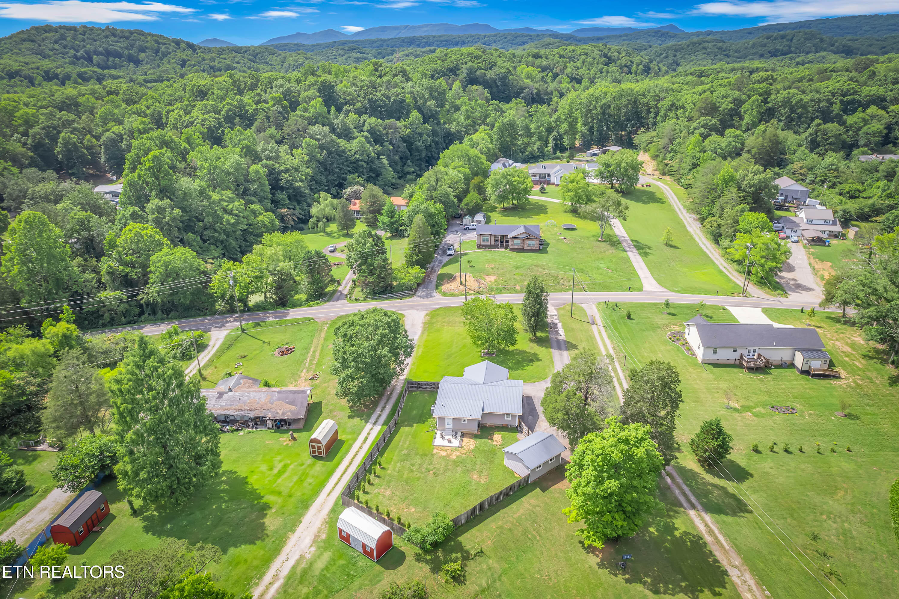 546 Pine Ridge Road Clinton, TN 37716 - Photo 3 of 32 546 Pineridge
