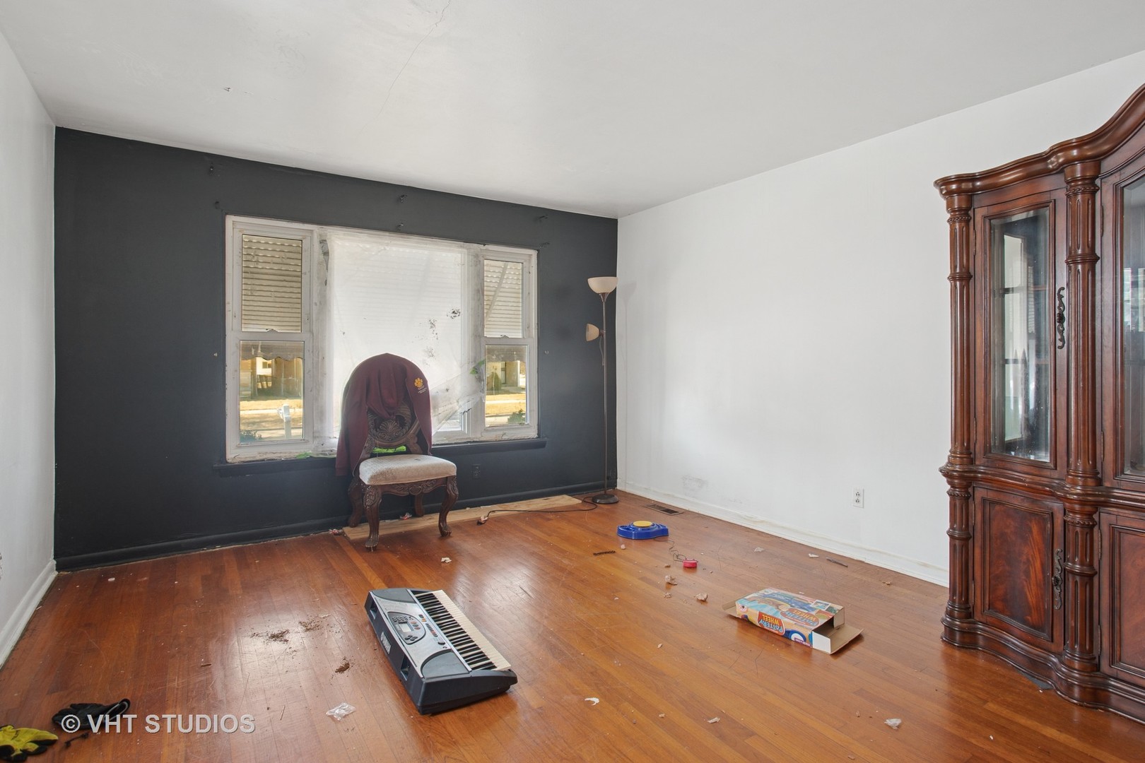 9407 South Normal Avenue Chicago, IL 60620 - Photo 3 of 18 a room with furniture and window