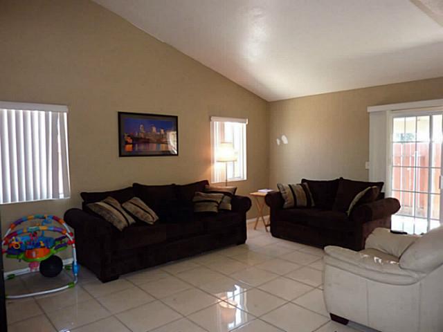 7666 Dancy Road San Diego, CA 92126 - Photo 4 of 12 Living Room