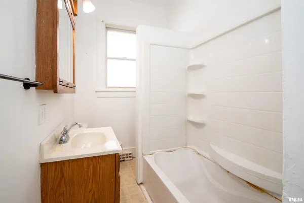 $79,900 | 1101 East Willcox Avenue, Peoria, IL 61603