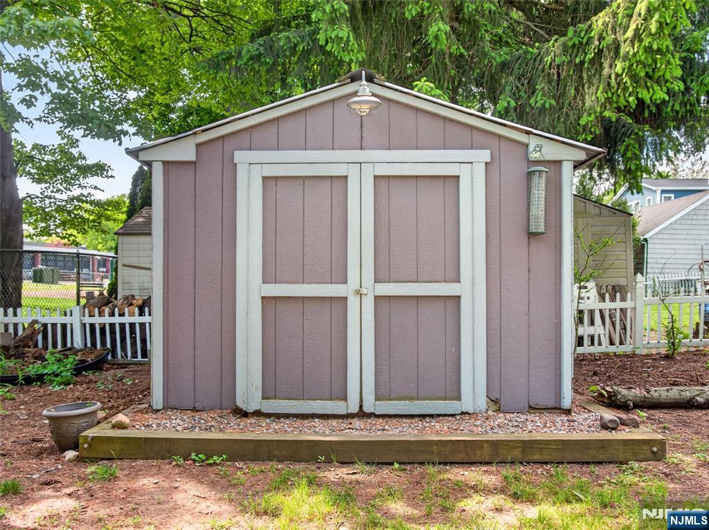 538 Coolidge Place Paramus, NJ 07652 - Photo 37 of 42