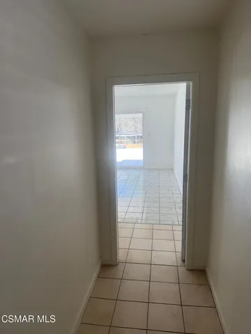 a view of empty room with window