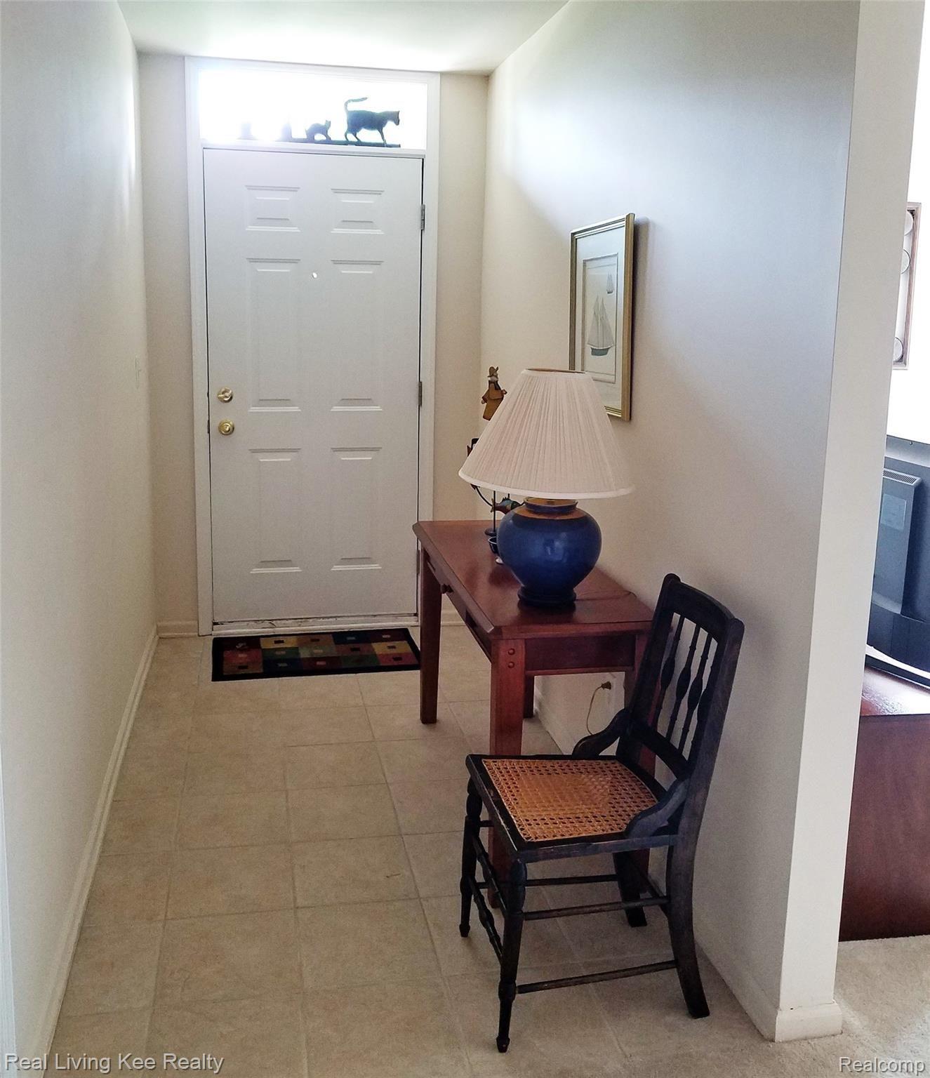 3520 Oakmonte Boulevard Rochester, MI 48306 - Photo 3 of 25 Foyer 1.jpg