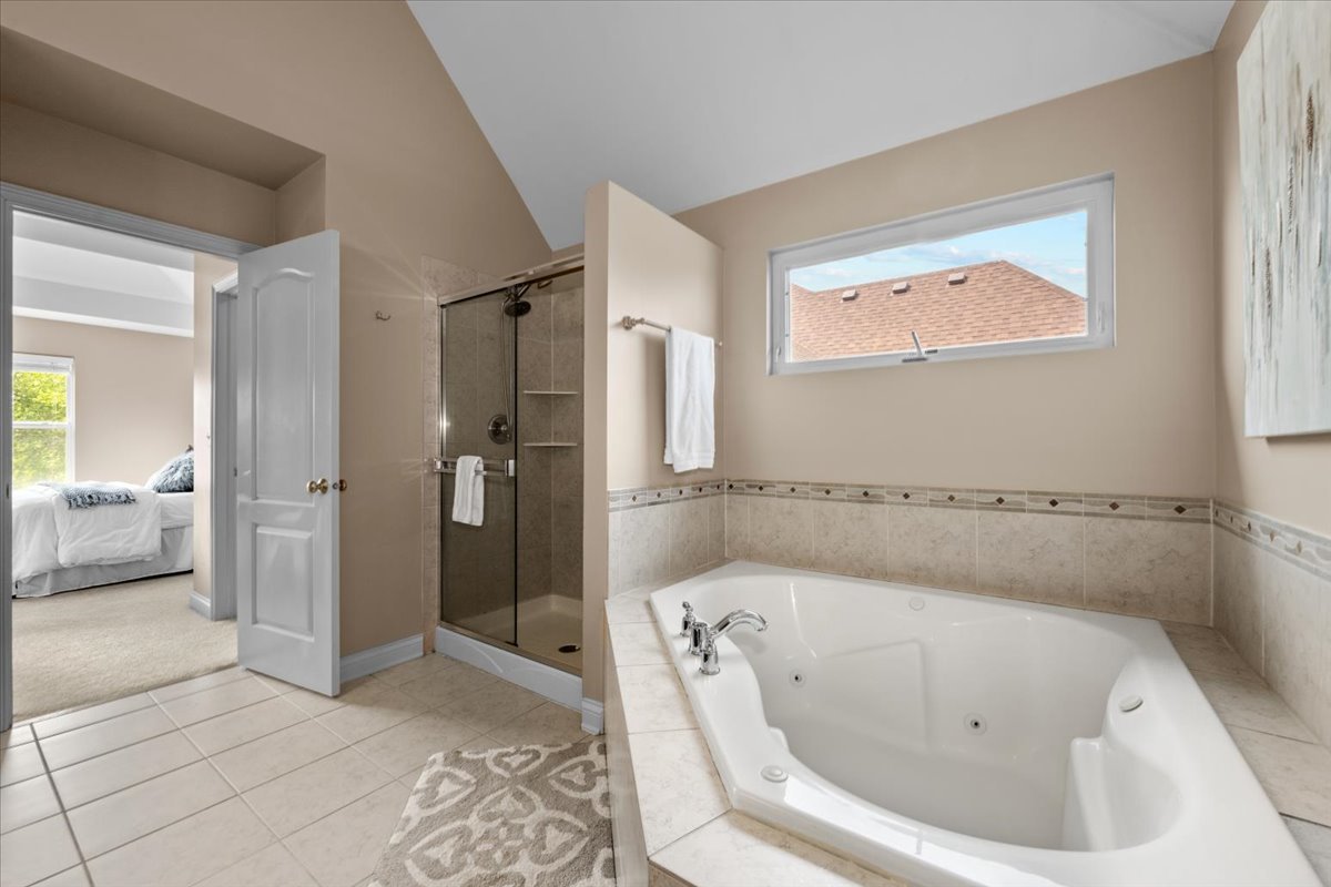 1112 Stonehaven Circle Aurora, IL 60504 - Photo 21 of 28 a bathroom with a tub and shower