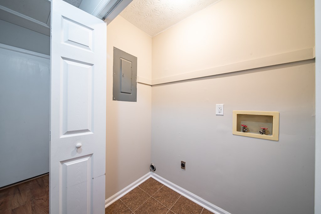 907 Eden Street Columbus, GA 31904 - Photo 20 of 26 a view of a hallway