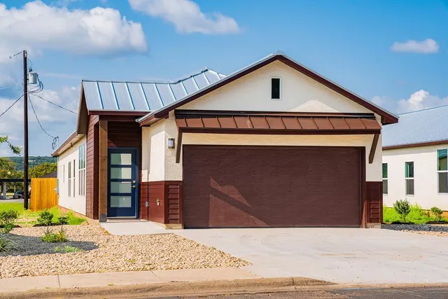 $1,197,000 | 1103-15 Lois Street, Kerrville, TX 78028