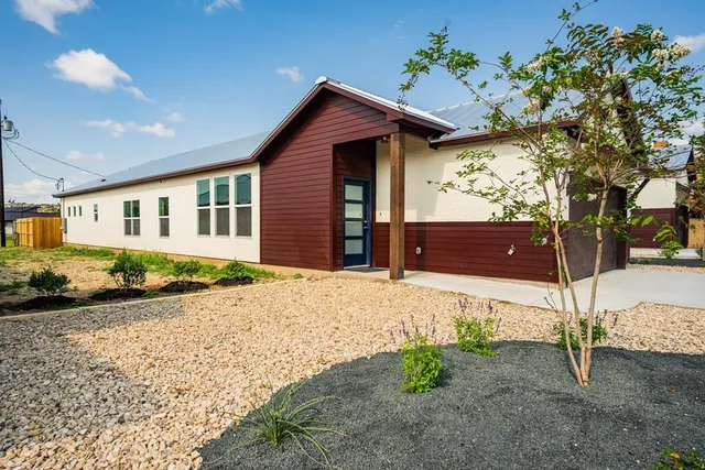 $1,197,000 | 1103-15 Lois Street, Kerrville, TX 78028