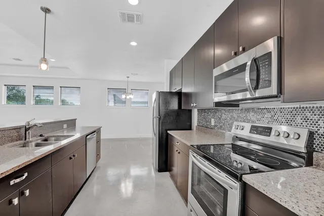 $1,197,000 | 1103-15 Lois Street, Kerrville, TX 78028