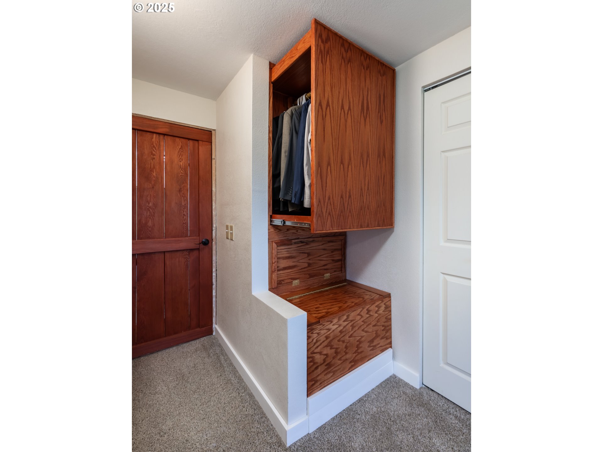 70392 Schumacher Road Rainier, OR 97048 - Photo 19 of 42 a living room with furniture and a entryway