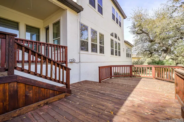 a view of a pathway of a house with wooden fence