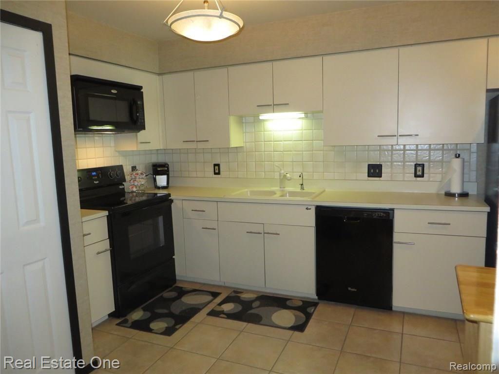 681 Highgate Mews, Unit 151 Rochester Hills, MI 48307 - Photo 12 of 35