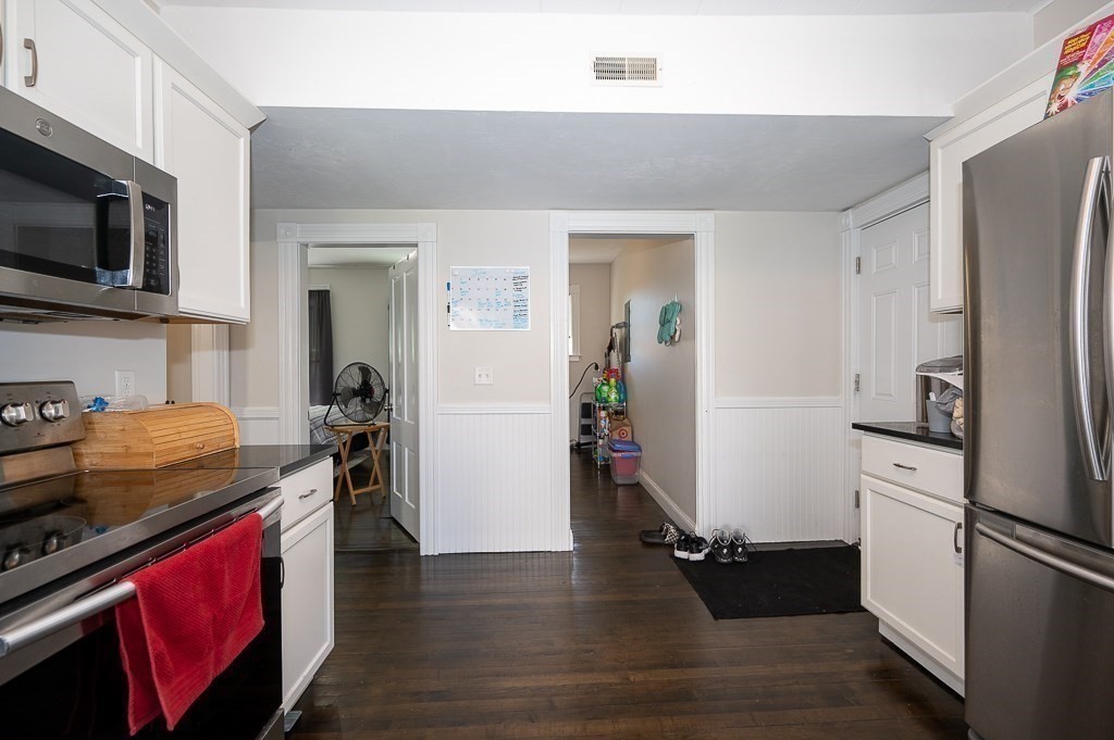 192 Vernon Street Worcester, MA 01607 - Photo 9 of 38