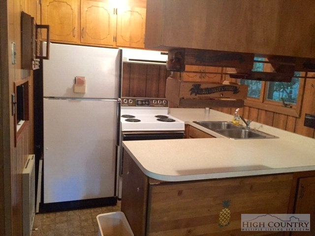 405 Lakeview Road Newland, NC 28657 - Photo 12 of 17 Gallery Image 12