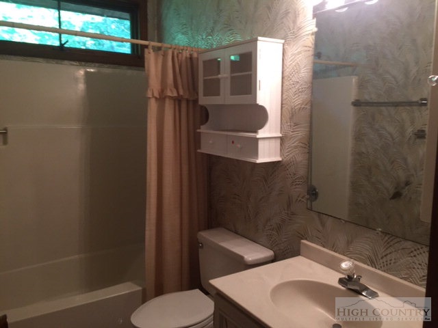 405 Lakeview Road Newland, NC 28657 - Photo 15 of 17 Gallery Image 15