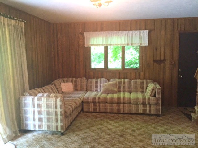 405 Lakeview Road Newland, NC 28657 - Photo 10 of 17 Gallery Image 10