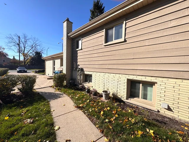 $450,000 | 1042 West Central Road, Mount Prospect, IL 60056