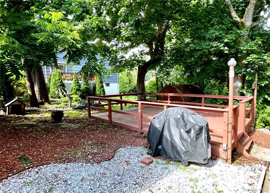 306 Soundview Avenue, Unit RIGHT Mamaroneck, NY 10543 - Photo 27 of 28 Private Deck