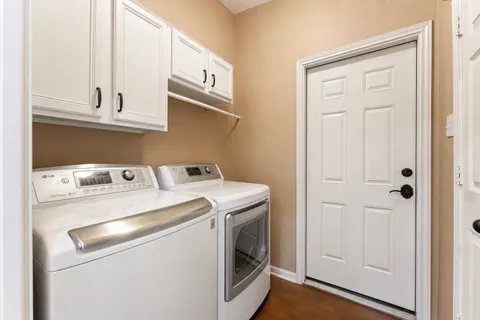 $625,000 | 207 Cove Creek Drive, Spicewood, TX 78669