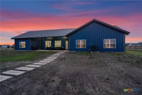 a view of a house with yard