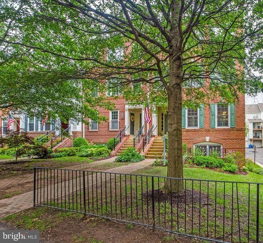 $624,000 | 715 Massey Lane, Unit A, Alexandria, VA 22314